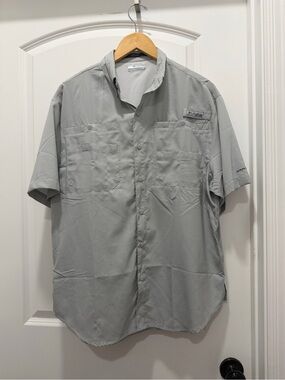 Columbia Light Gray Short Sleeve Fishing Button-Down Shirt